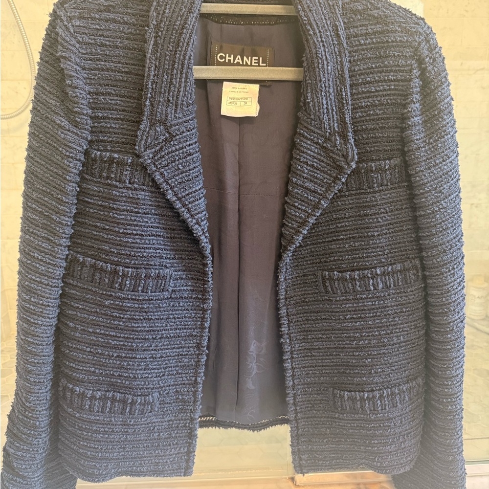 CHANEL Navy Textured Tweed Bouclé Blazer